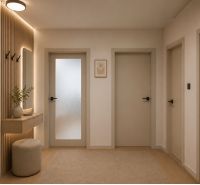 Der Flur in der 2-Zimmer-Wohnung mit einem Boden in Holzoptik und gemütlicher Beleuchtung.