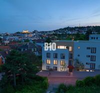 Nachtpanorama von der Straße Pod Strážami in Bratislava III mit Blick auf eine 3-Zimmer-Wohnung.