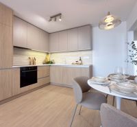 Küche mit hellen Schränken und Holzboden in einer 3-Zimmer-Wohnung.
