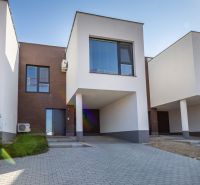Einfamilienhaus in der Straße Na Košarisku in Košice - Stadtteil Lorinčík mit geräumiger Terrasse.