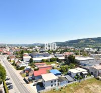Blick auf die Skyline der Stadt Bytča, ein idealer Ort für eine 3-Zimmer-Wohnung.