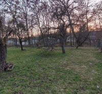 Sonnenuntergang über dem Grasland in der A. H. Škultétyho Straße, Veľký Krtíš.