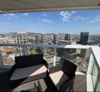 Blick aus einer 3-Zimmer-Wohnung auf die Skyline von Bratislava, Altstadt, Landererova.