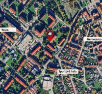 Luftaufnahme des Gebiets in Stará Ľubovňa in der Tatranská-Straße, in der Nähe des Krankenhauses und der Sporthalle.