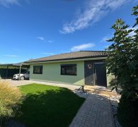 Einfamilienhaus in der Figová-Straße in Bernolákovo mit Carport und Garten.