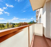 Balkon in einer 3-Zimmer-Wohnung mit Blick ins Grüne in Bratislava – Ružinov, Rumančekova-Straße.