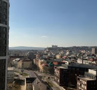 Blick auf Bratislava - die Altstadt von der Továrenská-Straße mit Aussicht auf die Burg.