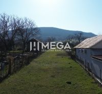 Blick von Ptičie auf Ptičie - Baugrundstücke mit Aussicht auf die Hügel.