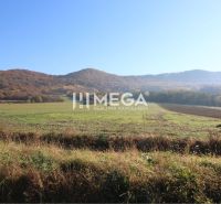 Herbstlandschaft bei Jasenov, ideal für Wohnbaugrundstücke mit wunderschöner Aussicht.