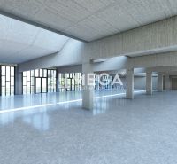 Große verglaste Halle in Geschäftsräumen mit Betonsäulen und glattem Boden.