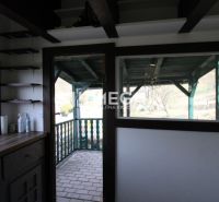 Innenraum mit Blick auf die Veranda und Regale, Gärten in der Gegend von ZO Poniklec, Humenné.
