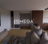 Wohnzimmer in einem Einfamilienhaus mit Kamin, Holzboden und großem Fernseher.