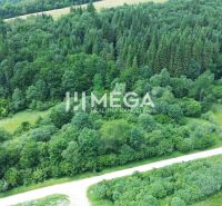 Grundstücke im Wald auf Danová in Medzilaborce, geeignet zum Wohnen, umgeben von Natur.