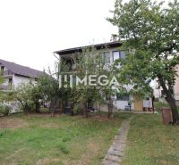 Einfamilienhaus in Snina in der Straße Snina mit großem Garten und Obstbäumen.