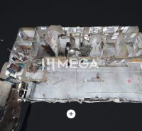 Virtuelle Darstellung eines Raums mit einer Fläche von 346 m² in einem Gebäude mit Graffiti an den Wänden.
