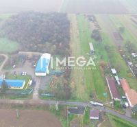 Luftaufnahme von landwirtschaftlichen und forstwirtschaftlichen Flächen in Pusté Čemerné, Pusté Čemerné.