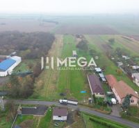 Luftaufnahme von landwirtschaftlichen und forstwirtschaftlichen Flächen in Pusté Čemerné, Straße Pusté Čemerné.