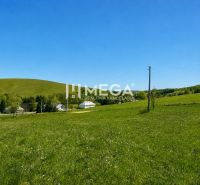 Grüne Weiden in Víťazovce, ideal für Grundstücke - Wohnen in malerischer Landschaft.