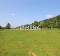 Grünflächen und hügeliger Horizont ideal für Grundstücke - Wohnen in Ptičom.