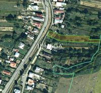 Mapa von Wohnbaugrundstücken in Turcovce mit markierten Parzellen und Straßennetz.