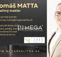 Vizitka realitného makléra s kontaktmi a zoznamom služieb:

Visitenkarte des Immobilienmaklers mit Kontakten und einer Liste der Dienstleistungen.