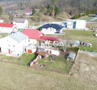 Ein Einfamilienhaus im Dorf Myslina in der Straße Myslina mit ländlicher Umgebung und Garten.