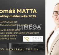 Vizitkarte eines Immobilienmaklers mit Kontakt zur Immobilienagentur MEGA.