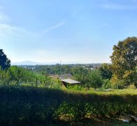 Gärten in Košice, Stadtteil Krásna, bieten einen Blick auf das Grün und das Panorama.