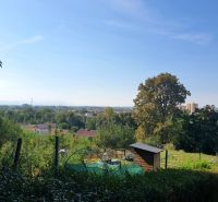 Blick auf die Gärten in Košice, Stadtteil Krásna, Ul. 1. Mai, Naturszenerie.