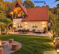 Eine Hütte in Nové Zámky, wunderschöne Gartenbeleuchtung, Terrasse und Feuerstelle im Vordergrund.