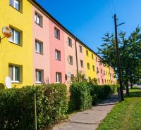 Bunte Wohnhäuser in der Kpt. Nálepku Straße in Holíč.