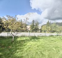Garten mit Rasen und Baum in Oščadnica in der Straße Košariská (Grundstücke - Wohnen).