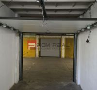 Ein Blick in die leere Garage in der Pionierska-Straße in Bratislava III.