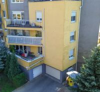 Blick auf ein Wohnhaus in Bratislava - Altstadt, in der Straße Slávičie údolie.