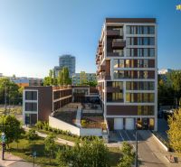 Wohnungsbau in der Mierová-Straße in Bratislava - Ružinov, mit umliegendem Grün.