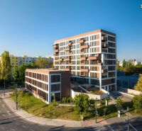 Wohnungsbau in der Mierová-Straße in Bratislava - Ružinov, moderne Architektur mit Balkonen.
