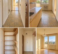 Flur und Küche in einer 2-Zimmer-Wohnung mit Stadtblick, Boden mit Holzdekor.