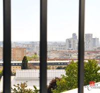 Blick auf die Stadt Bratislava-Nové Mesto von der Straße Svätovavrinecká mit Aussicht auf eine 2-Zimmer-Wohnung.