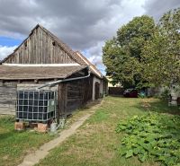 Garten beim Holzhaus in der Hauptstraße in Viničné, Grundstücke - Wohnen.