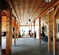 terasa drevená zakrytá pódium pre muzikantov