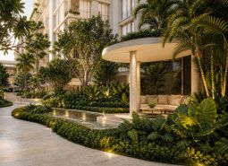 Luxuriöser Garten mit grüner Bepflanzung beim Bau von Wohnungen in Pattaya.