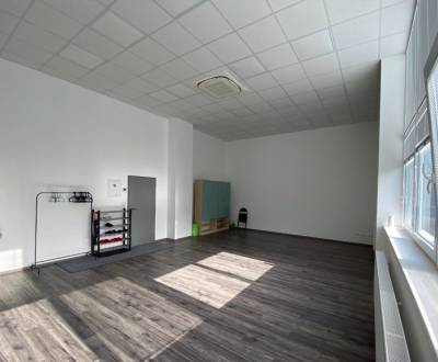 Samostatné kancelárie - 52 m² a 16 m² -  Agátová - Dúbravka