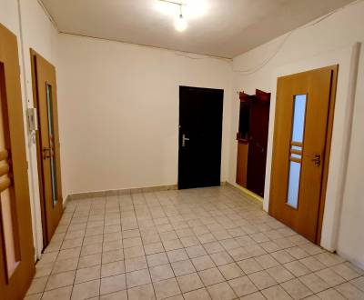 Kaufen 4-Zimmer-Wohnung, 4-Zimmer-Wohnung, Učiteľská, Banská Štiavnica
