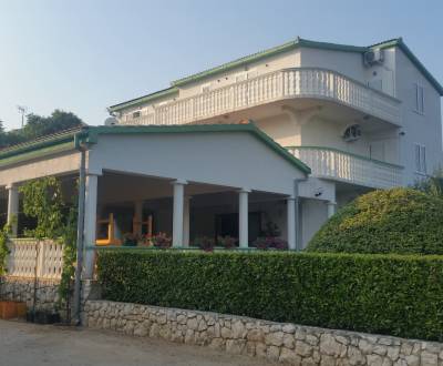 ZU VERKAUFEN - Apartmenthaus mit Restaurant - VRSI, Zadar