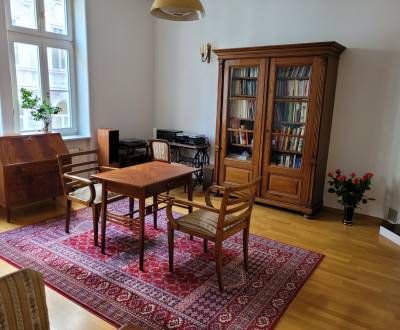 Exkluzívny 5-izbový byt na Leskovej ulici s historickým šarmom 