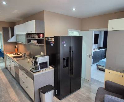 Kaufen 4-Zimmer-Wohnung, 4-Zimmer-Wohnung, B. Němcovej, Nové Zámky, Sl