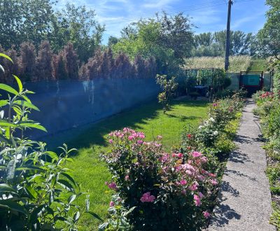 Gemütliches Ferienhaus mit Garten in Tekvičné Pole