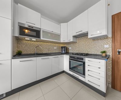 Kaufen 3-Zimmer-Wohnung, 3-Zimmer-Wohnung, Ľubovnianska, Bratislava - 