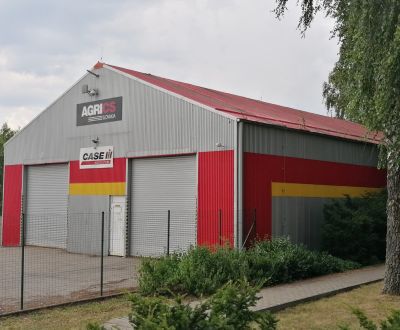 Moderne Industriehalle mit Bürogebäude in Sučany