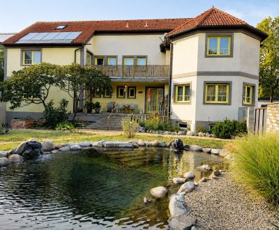 Podersdorf- Zweifamilienhaus mit Lagerhalle und Garten- viel Platz für